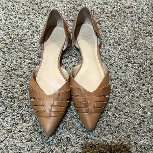 💕 Vince Camuto tan leather flats